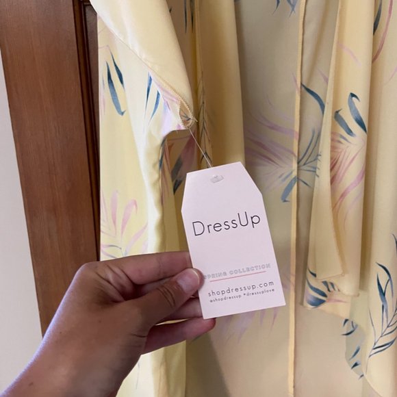 Dress Up BNWT small light yellow long kimono with light pink and green leaves - Picture 3 of 5